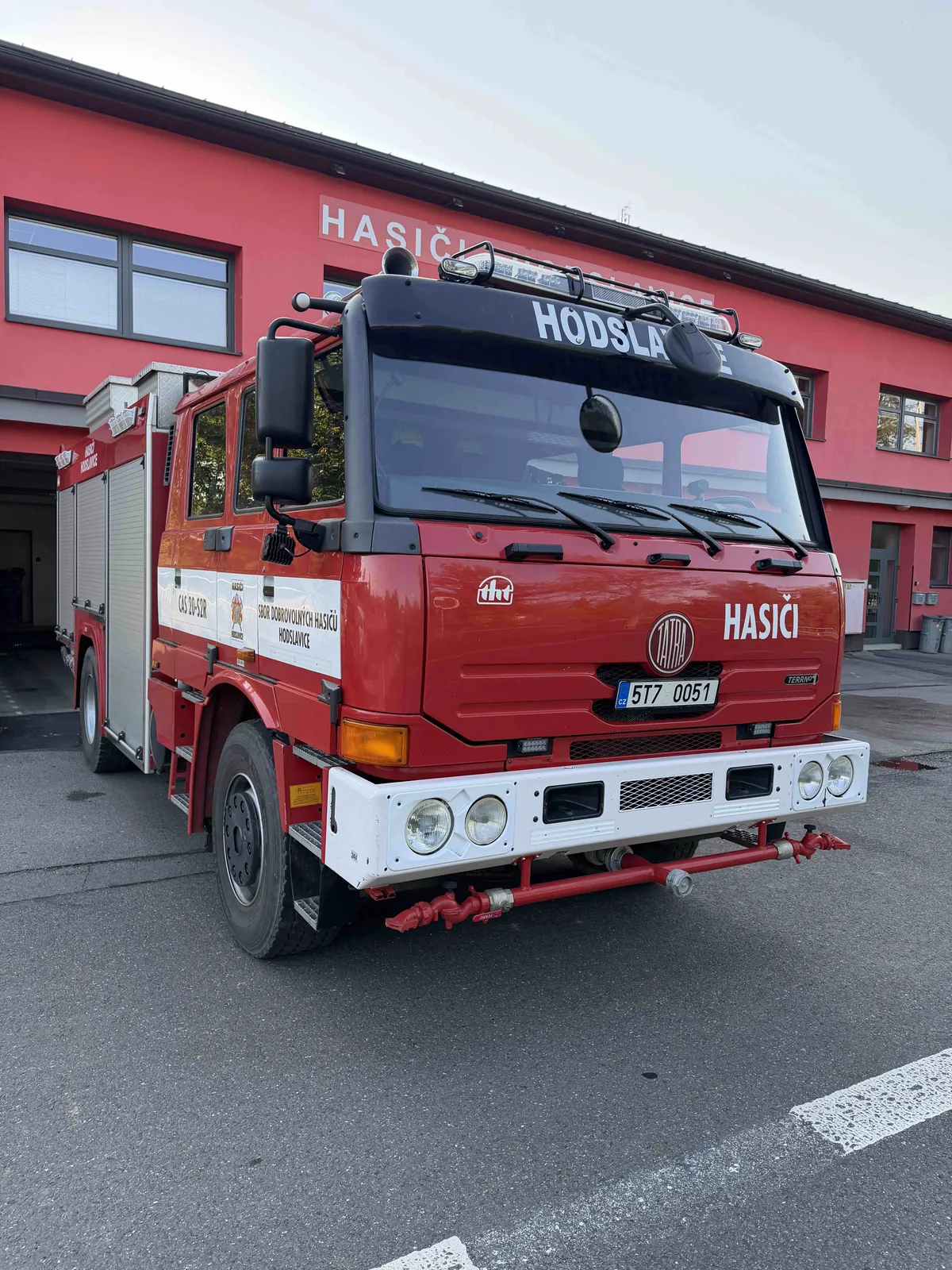 CAS 20 Tatra T815 Terrno1 před zbrojnicí